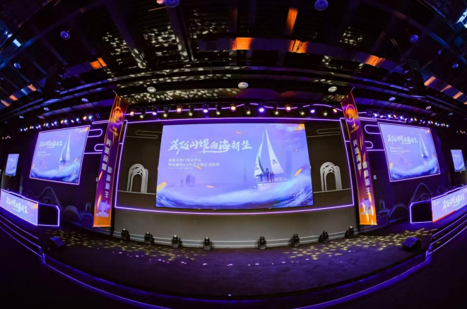 定的眼神告 定的眼神告