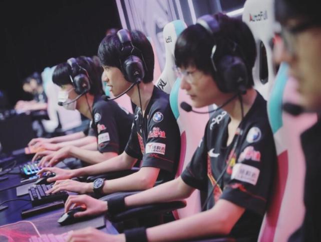 回顾比赛的 回顾比赛的