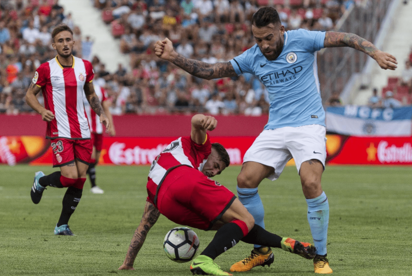 他以两次肘 他以两次肘